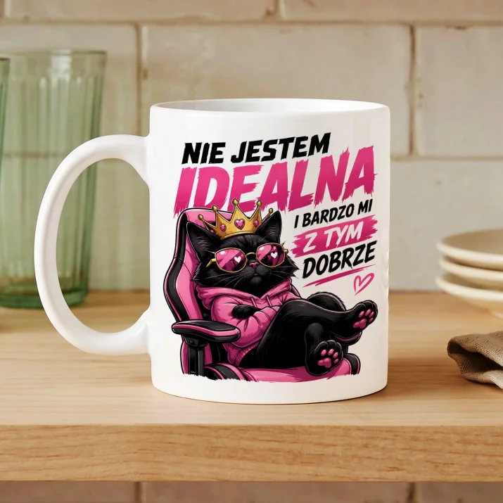 Kubek Z Nadrukiem Dla Kobiety Prezent Dla Kobiety: Nie Jestem Idealna Kubek Z Nadrukiem Dla Kobiety Prezent Dla Kobiety: Nie Jestem Idealna