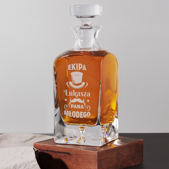 Ekipa pana młodego - grawerowana karafka do whisky