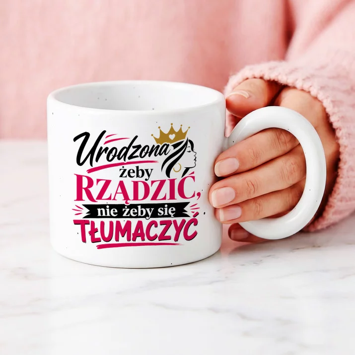 Kubek Z Okrągłym Uchem Na Urodziny Prezent Dla Kobiety: Urodzona Żeby Rządzić Kubek Z Okrągłym Uchem Na Urodziny Prezent Dla Kobiety: Urodzona Żeby Rządzić