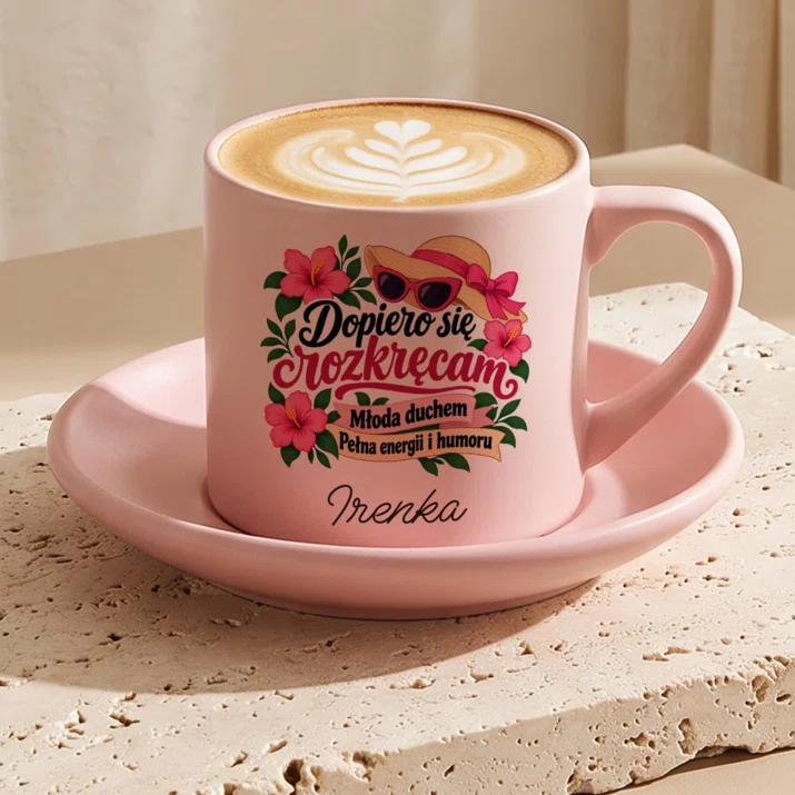 Filiżanka Personalizowana Dla 80 Latki Prezent Na 80 Urodziny Dla Kobiety: Dopiero Się Rozkręcam Filiżanka Personalizowana Dla 80 Latki Prezent Na 80 Urodziny Dla Kobiety: Dopiero Się Rozkręcam