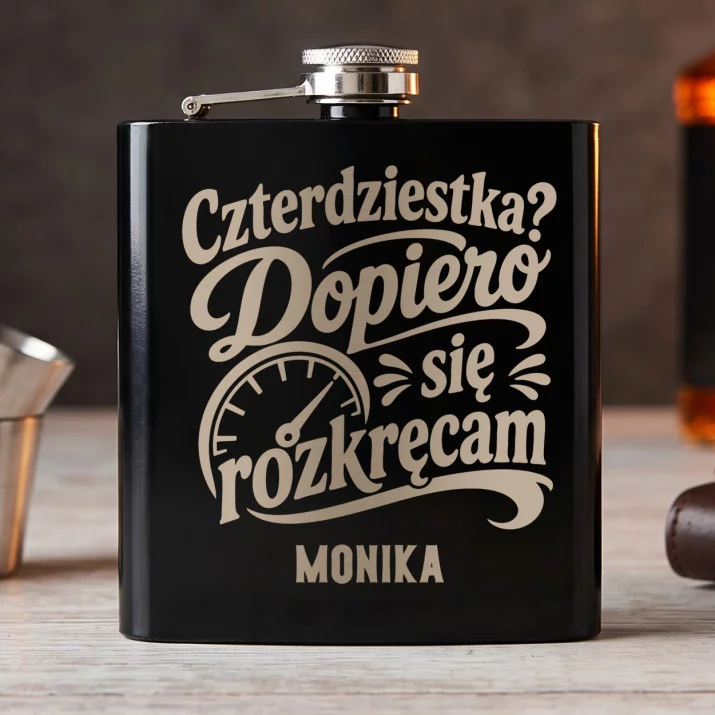 Piersiówka z Grawerem Na 40 Urodziny Kobiety Prezent Na 40 Urodziny Dla Kobiety: Czterdziestka? Dopiero Piersiówka z Grawerem Na 40 Urodziny Kobiety Prezent Na 40 Urodziny Dla Kobiety: Czterdziestka? Dopiero