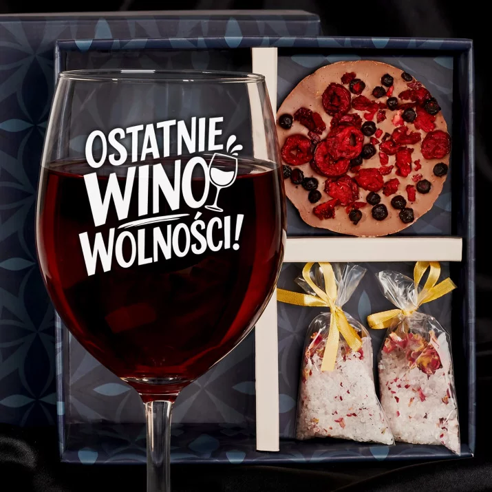 Zestaw Prezenowy Z Kieliszkiem Do Wina Na Panieński: Ostatnie Wino Wolności Zestaw Prezenowy Z Kieliszkiem Do Wina Na Panieński: Ostatnie Wino Wolności