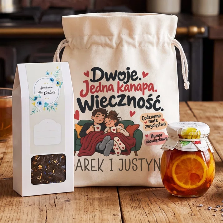 Zestaw Prezentowy z Herbatą Dla Dwojga Prezent Dla Pary: Dwoje. Jedna Kanapa Zestaw Prezentowy z Herbatą Dla Dwojga Prezent Dla Pary: Dwoje. Jedna Kanapa