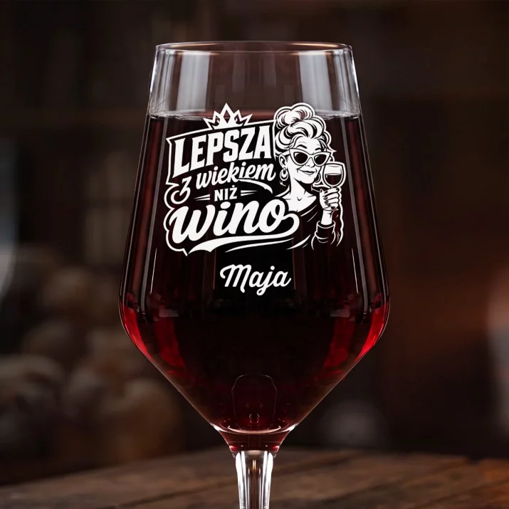 Mega Kieliszek Do Wina z Grawerem Na 65 Urodziny Prezent Dla 65 Latki Kobiety: Lepsza Z Wiekiem Niż Wino Mega Kieliszek Do Wina z Grawerem Na 65 Urodziny Prezent Dla 65 Latki Kobiety: Lepsza Z Wiekiem Niż Wino