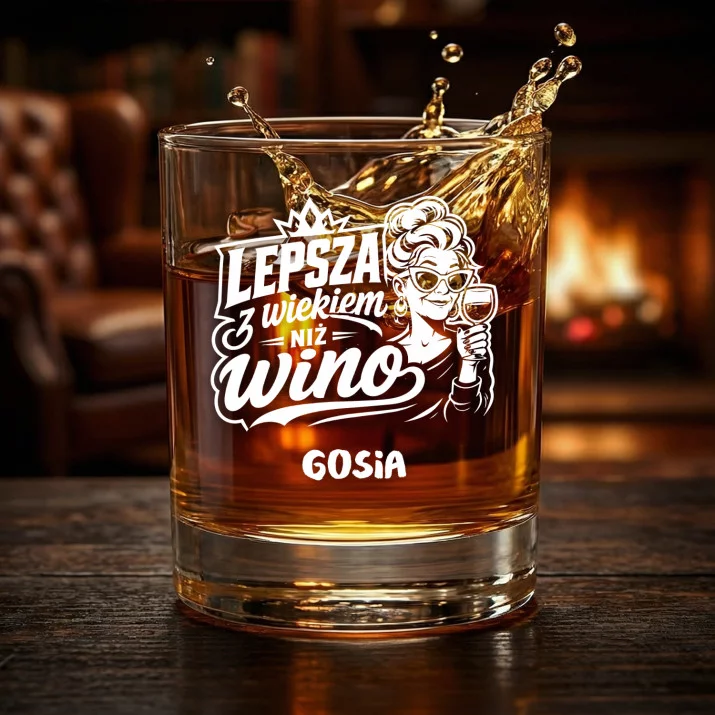 Szklanki Do Whisky z Grawerem Na 65 Urodziny Prezent Dla 65 Latki Kobiety: Lepsza Z Wiekiem Niż Wino Szklanki Do Whisky z Grawerem Na 65 Urodziny Prezent Dla 65 Latki Kobiety: Lepsza Z Wiekiem Niż Wino