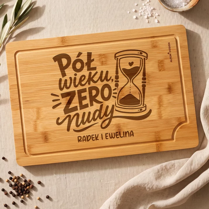 Deska Do Krojenia z Grawerem Na 50 Rocznicę Ślubu Prezent Dla Pary: Pół Wieku, Zero Nudy Deska Do Krojenia z Grawerem Na 50 Rocznicę Ślubu Prezent Dla Pary: Pół Wieku, Zero Nudy