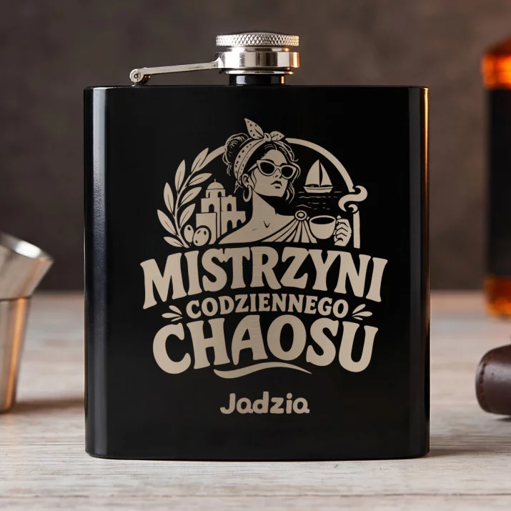 Piersiówka z Grawerem Na Dzień Dziewczyny Prezent Dla Kobiety: Mistrzyni Codziennego