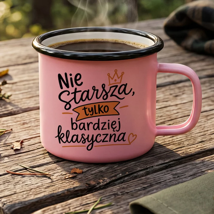 Kubek Emaliowany Na 40 Lat Prezent Dla 40 Latki Kobiety: Ironiczna Dojrzałość Kubek Emaliowany Na 40 Lat Prezent Dla 40 Latki Kobiety: Ironiczna Dojrzałość