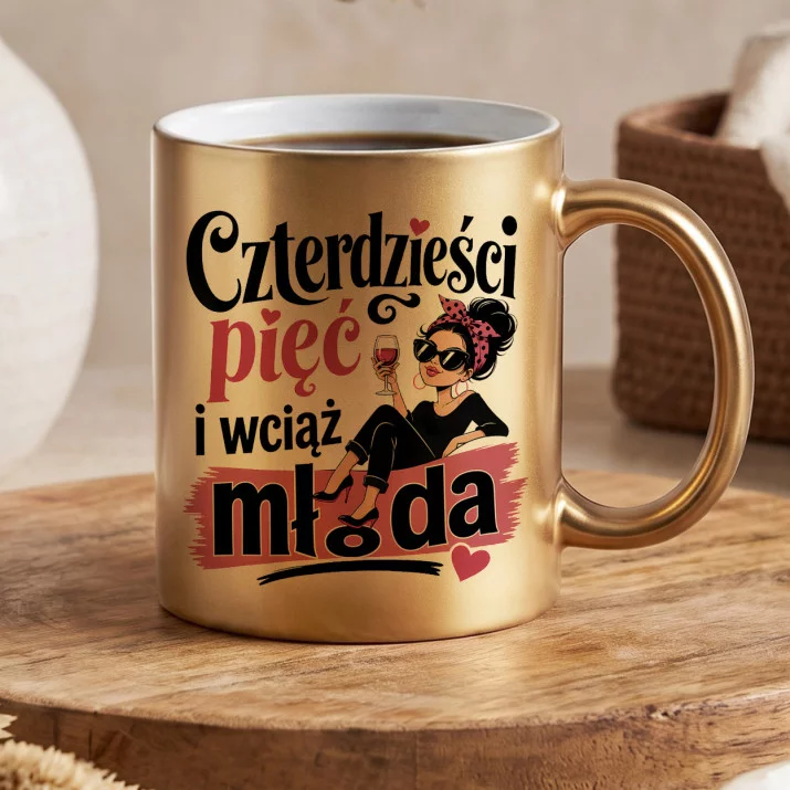 Złoty Kubek Na 45 Urodziny Prezent Dla 45 Latki Kobiety: Zabawna Dojrzałość Złoty Kubek Na 45 Urodziny Prezent Dla 45 Latki Kobiety: Zabawna Dojrzałość