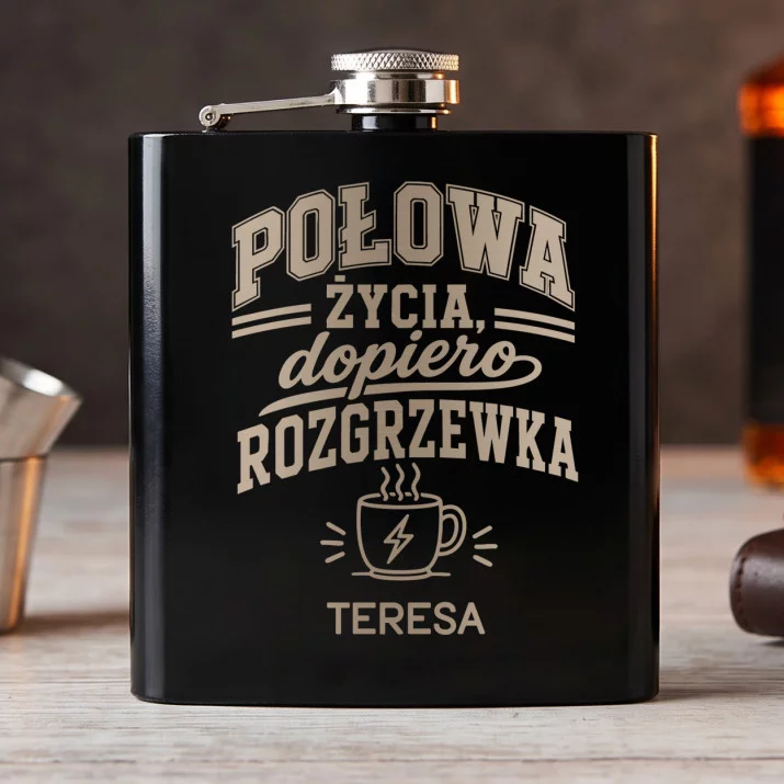 Piersiówka z Grawerem Na 50 Urodziny Prezent Dla 50 Latki Kobiety: Połowa Życia, Dopiero Piersiówka z Grawerem Na 50 Urodziny Prezent Dla 50 Latki Kobiety: Połowa Życia, Dopiero