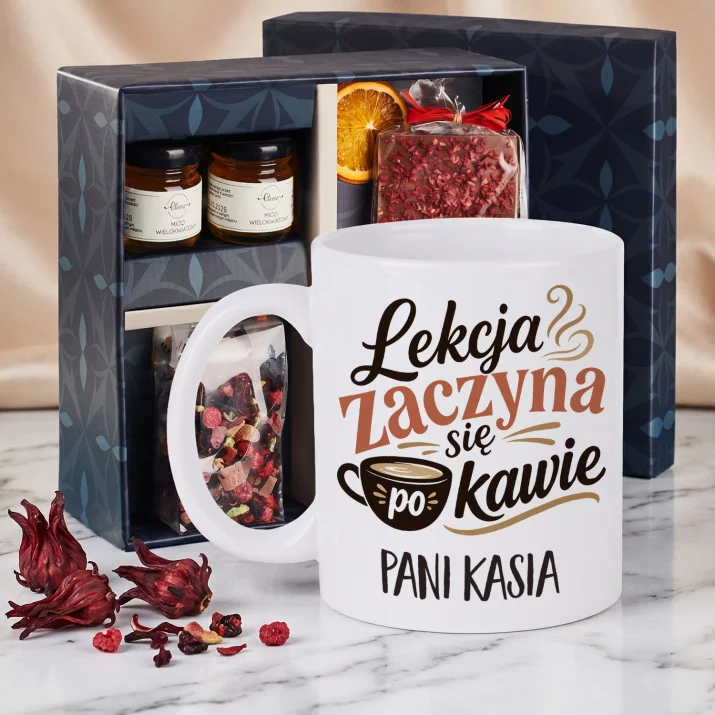 Zestaw Prezenowy z Kubkiem Na Dzień Nauczyciela Dla Nauczyciela Kobiety: Lekcja Zaczyna Się Po Zestaw Prezenowy z Kubkiem Na Dzień Nauczyciela Dla Nauczyciela Kobiety: Lekcja Zaczyna Się Po