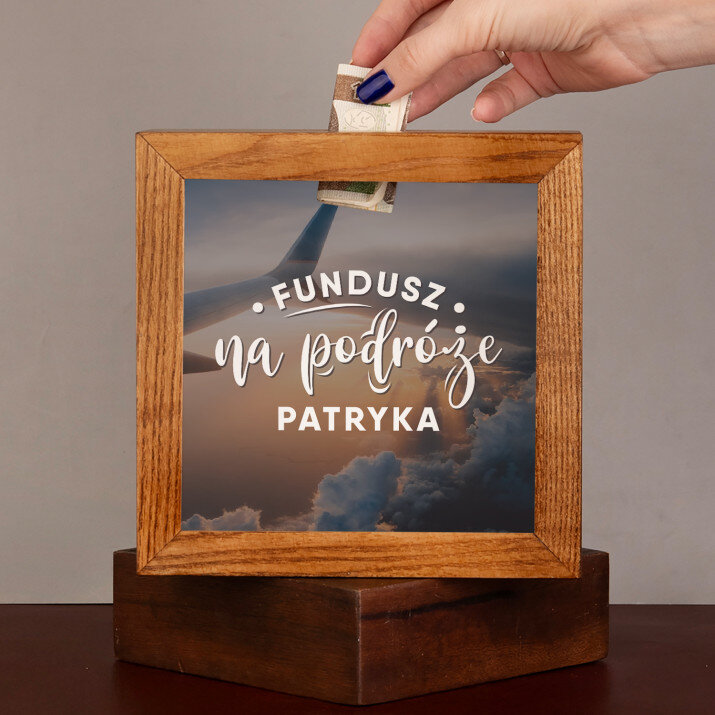  fundusz na podróże - Drewniana skarbonka