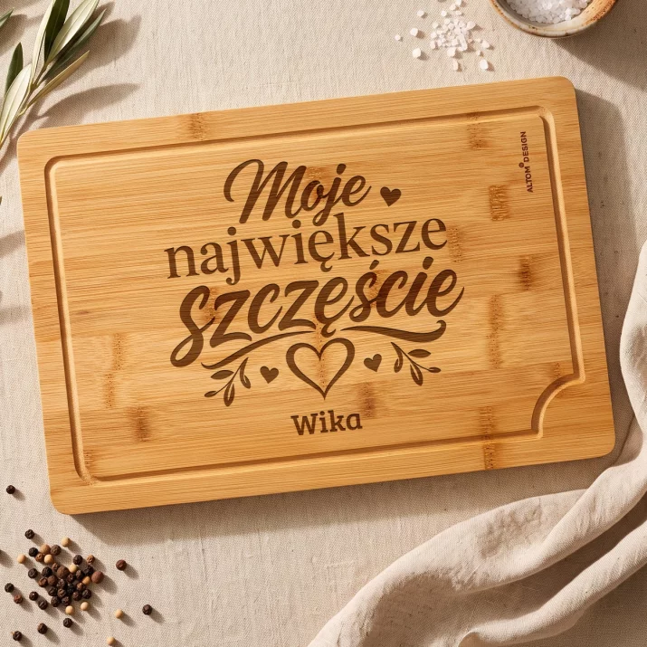 Deska Do Krojenia z Grawerem Dla Żony Prezent Na Rocznicę Ślubu Dla Kobiety: Moje Największe Szczęście Deska Do Krojenia z Grawerem Dla Żony Prezent Na Rocznicę Ślubu Dla Kobiety: Moje Największe Szczęście