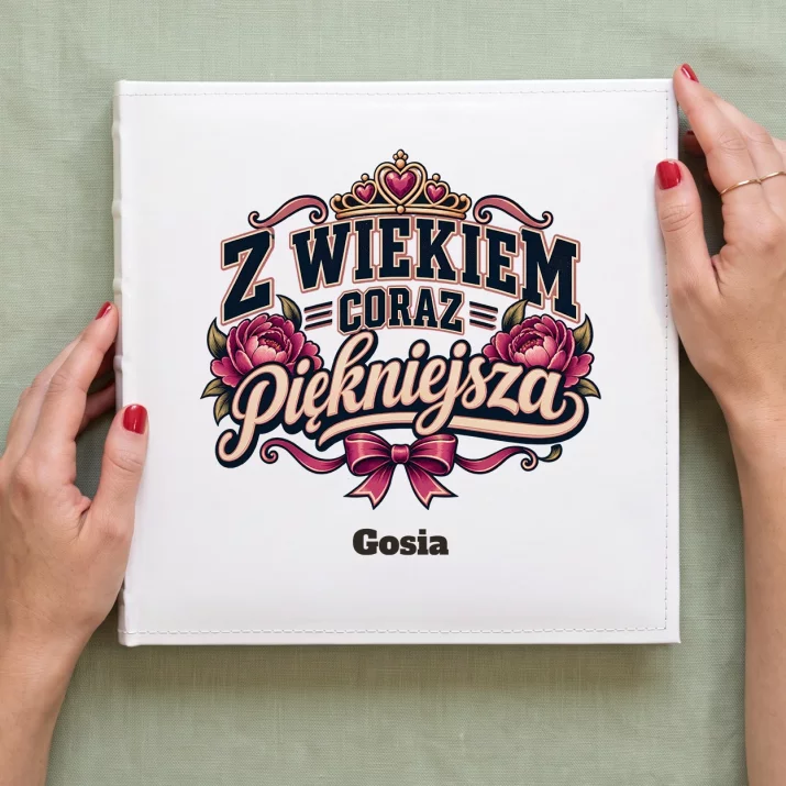 Album Na Zdjęcia Tradycyjny Na 50 Prezent Na 50 Urodziny Dla Kobiety: Z Wiekiem Coraz Album Na Zdjęcia Tradycyjny Na 50 Prezent Na 50 Urodziny Dla Kobiety: Z Wiekiem Coraz
