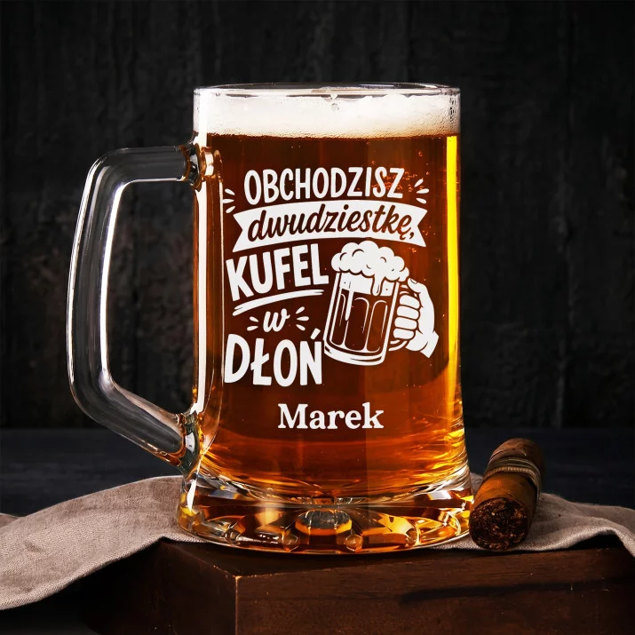 Kufel Personalizowany z Grawerem Dla 20 Latka Na Urodziny Prezent: Kufel Na Dwudziestkę Kufel Personalizowany z Grawerem Dla 20 Latka Na Urodziny Prezent: Kufel Na Dwudziestkę