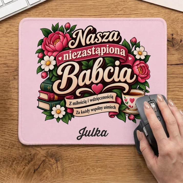 Podkładka Pod Myszkę Na Dzień Babci Prezent Dla Babci Kobiety: Nasza Niezastąpiona Podkładka Pod Myszkę Na Dzień Babci Prezent Dla Babci Kobiety: Nasza Niezastąpiona