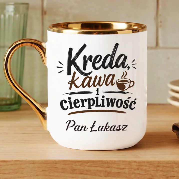 Kubek Personalizowany Dla Wychowawcy Prezent Na Dzień Nauczyciela Dla Mężczyzny: Kreda, Kawa I Cierpliwość Kubek Personalizowany Dla Wychowawcy Prezent Na Dzień Nauczyciela Dla Mężczyzny: Kreda, Kawa I Cierpliwość