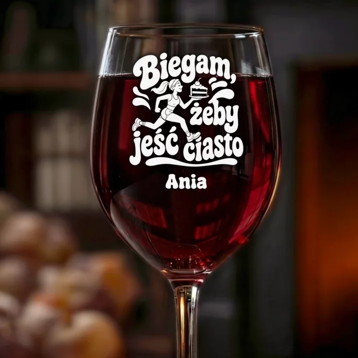 Kieliszek Do Wina z Grawerem Dla Biegaczki Prezent Dla Kobiety: Biegam, Żeby Jeść Ciasto