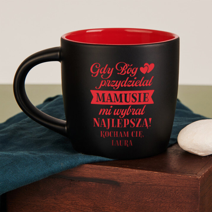 Gdy bóg przydzielał mamusie - Czarny kubek ceramiczny Gdy bóg przydzielał mamusie - Czarny kubek ceramiczny