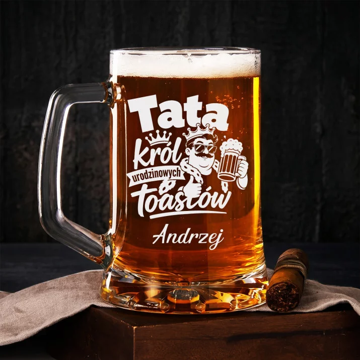 Kufel Personalizowany z Grawerem Dla Taty Na Urodziny Prezent: Toastujący Tata Kufel Personalizowany z Grawerem Dla Taty Na Urodziny Prezent: Toastujący Tata