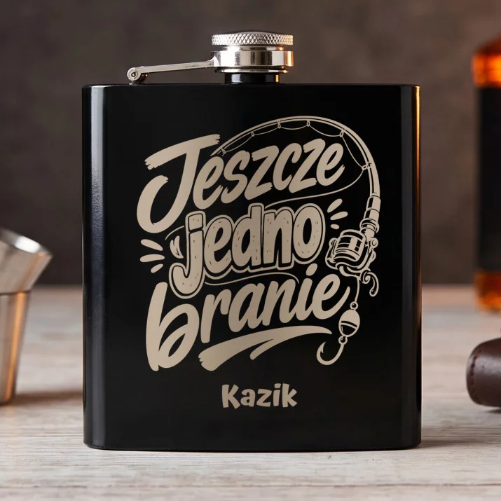 Piersiówka z Grawerem Dla Wędkarza Prezent Dla Mężczyzny: Jeszcze Jedno Branie Piersiówka z Grawerem Dla Wędkarza Prezent Dla Mężczyzny: Jeszcze Jedno Branie