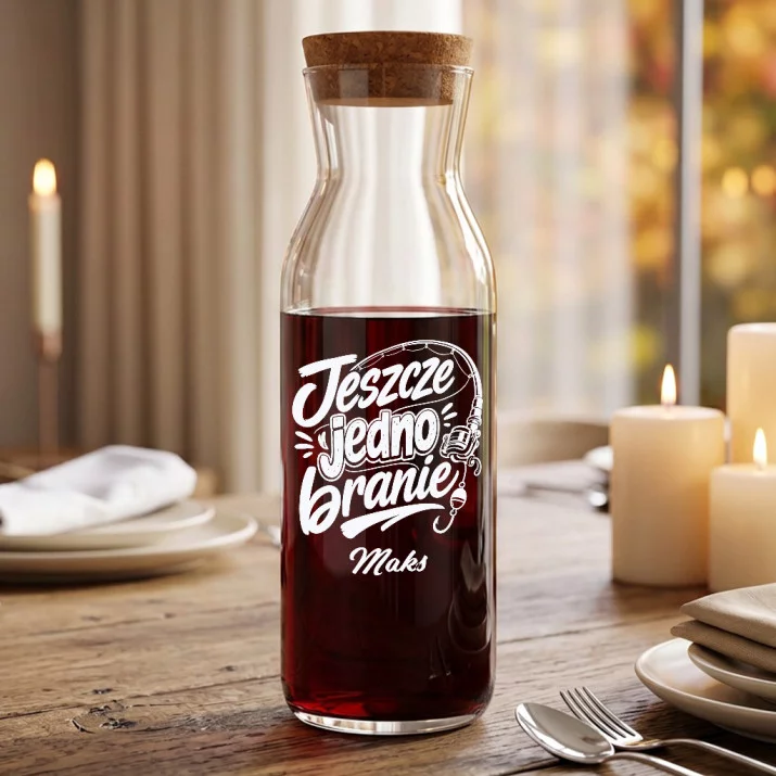 Karafka Do Wina Personalizowana Dla Wędkarza Prezent Dla Mężczyzny: Jeszcze Jedno Branie Karafka Do Wina Personalizowana Dla Wędkarza Prezent Dla Mężczyzny: Jeszcze Jedno Branie