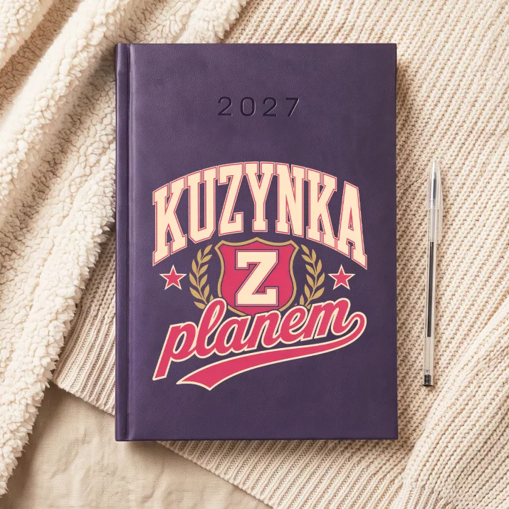 Kalendarz Książkowy A5 2027 Dla Kuzynki Prezent Dla Kobiety: Kuzynkowy Varsity Kalendarz Książkowy A5 2027 Dla Kuzynki Prezent Dla Kobiety: Kuzynkowy Varsity