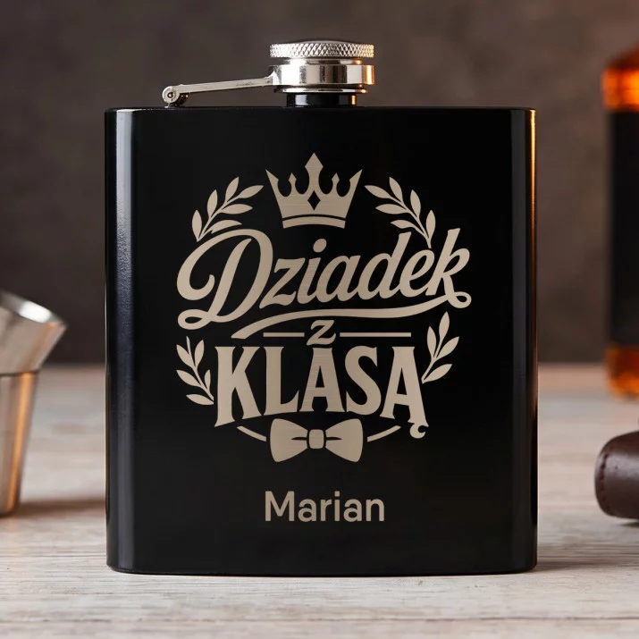 Piersiówka Z Grawerem Dla Dziadka Prezent Na Dzień Dziadka Dla Mężczyzny: Dziadek Z Klasą Piersiówka Z Grawerem Dla Dziadka Prezent Na Dzień Dziadka Dla Mężczyzny: Dziadek Z Klasą