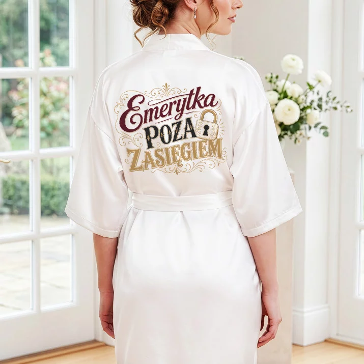 Szlafrok Satynowy Dla Emerytki Prezent Na Emeryturę Dla Kobiety: Emerytka Poza Zasięgiem Szlafrok Satynowy Dla Emerytki Prezent Na Emeryturę Dla Kobiety: Emerytka Poza Zasięgiem