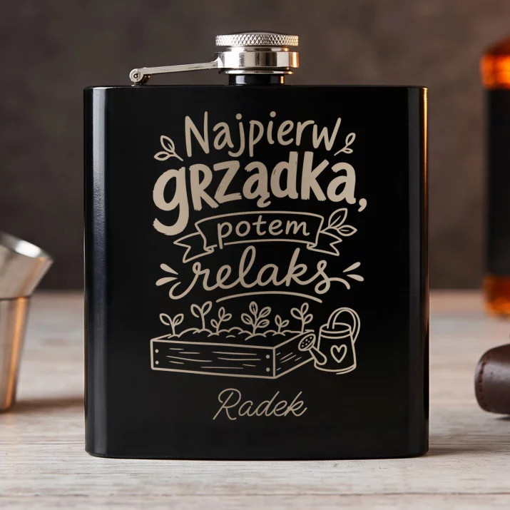 Piersiówka Z Grawerem Dla Działkowca Prezent Dla Mężczyzny: Ironiczna Działka