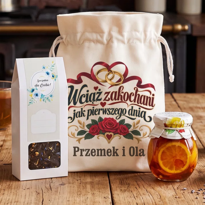 Zestaw Prezentowy z Herbatą Na 30 Rocznicę Ślubu Prezent Dla Pary: Wciąż Zakochani Jak Zestaw Prezentowy z Herbatą Na 30 Rocznicę Ślubu Prezent Dla Pary: Wciąż Zakochani Jak