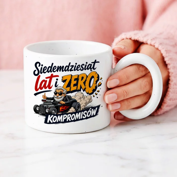 Kubek Z Okrągłym Uchem Na 70 Urodziny Prezent Dla 70 Latka Mężczyzny: Męski Szyk I Humor Kubek Z Okrągłym Uchem Na 70 Urodziny Prezent Dla 70 Latka Mężczyzny: Męski Szyk I Humor