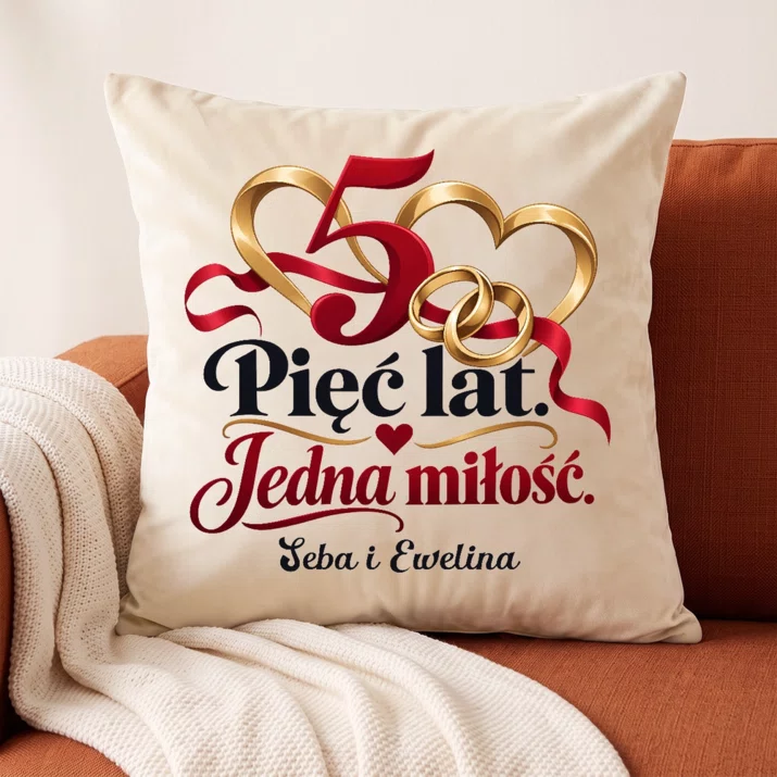 Poduszka Dekoracyjna Na 5 Rocznicę Ślubu Prezent Dla Pary: Pięć Lat. Jedna Miłość
