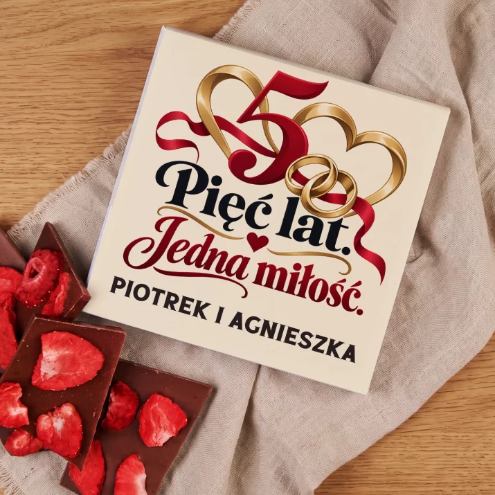 Czekolada z Truskawkami Na 5 Rocznicę Ślubu Prezent Dla Pary: Pięć Lat. Jedna Miłość Czekolada z Truskawkami Na 5 Rocznicę Ślubu Prezent Dla Pary: Pięć Lat. Jedna Miłość