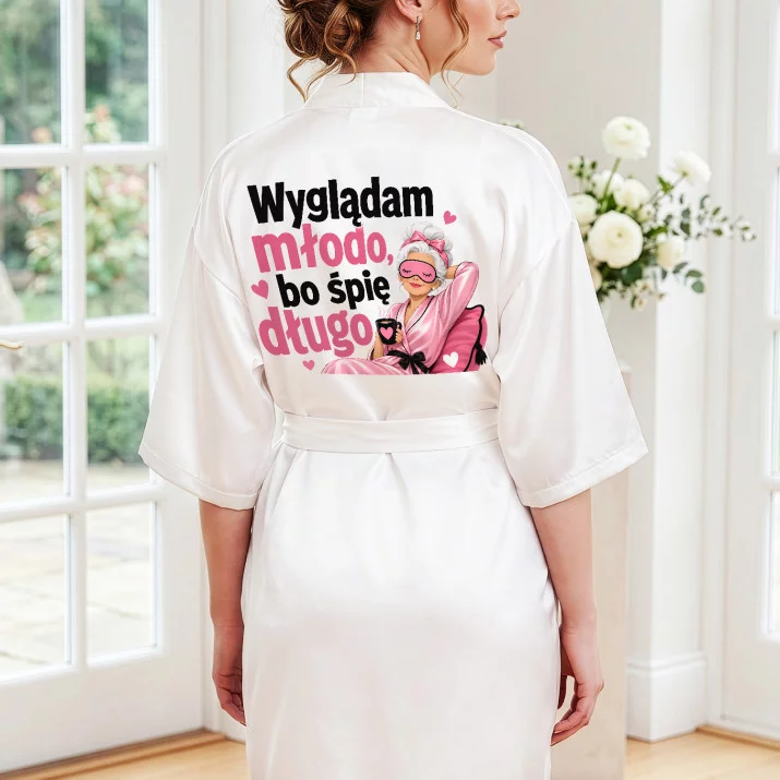 Szlafrok Satynowy Dla Seniorki Prezent Dla Kobiety: Wyglądam Młodo, Bo Śpię Długo Szlafrok Satynowy Dla Seniorki Prezent Dla Kobiety: Wyglądam Młodo, Bo Śpię Długo