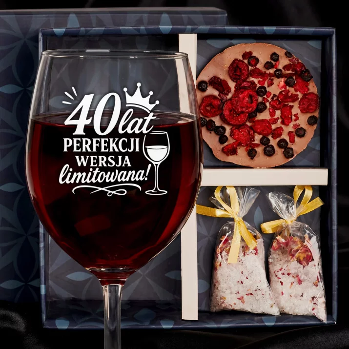 Zestaw Prezenowy Z Kieliszkiem Do Wina Na 40 Urodziny: 40 Lat Perfekcji –