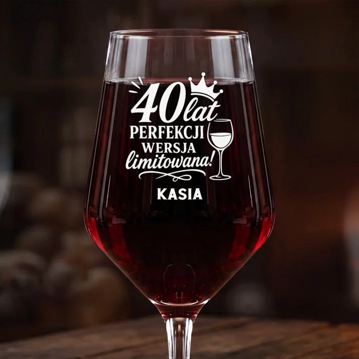 Mega Kieliszek Do Wina z Grawerem Na 40 Urodziny Prezent Dla 40 Latki Kobiety: 40 Lat Perfekcji - Wersja Mega Kieliszek Do Wina z Grawerem Na 40 Urodziny Prezent Dla 40 Latki Kobiety: 40 Lat Perfekcji - Wersja