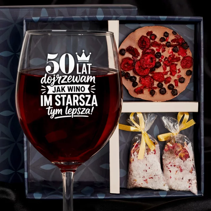 Zestaw Prezenowy Z Kieliszkiem Do Wina Dla 50 Latki: 50 Lat Jak Wino Zestaw Prezenowy Z Kieliszkiem Do Wina Dla 50 Latki: 50 Lat Jak Wino