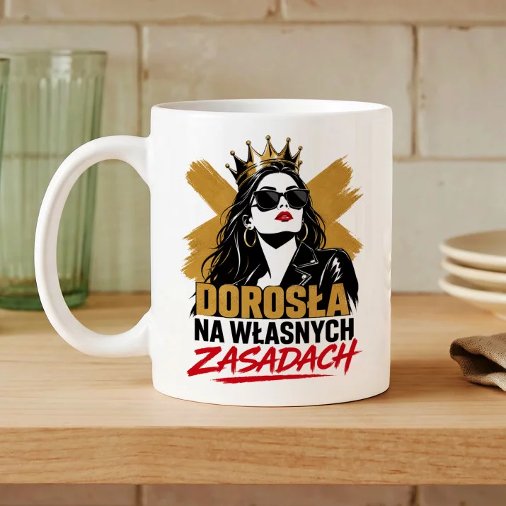 Kubek Z Nadrukiem Na Osiemnastkę Prezent Dla Kobiety: Na Własnych Zasadach Kubek Z Nadrukiem Na Osiemnastkę Prezent Dla Kobiety: Na Własnych Zasadach
