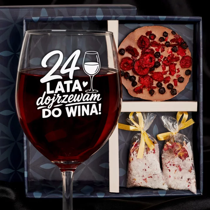 Zestaw Prezenowy Z Kieliszkiem Do Wina Dla 24 Latki: 24 Lata Do Wina Zestaw Prezenowy Z Kieliszkiem Do Wina Dla 24 Latki: 24 Lata Do Wina