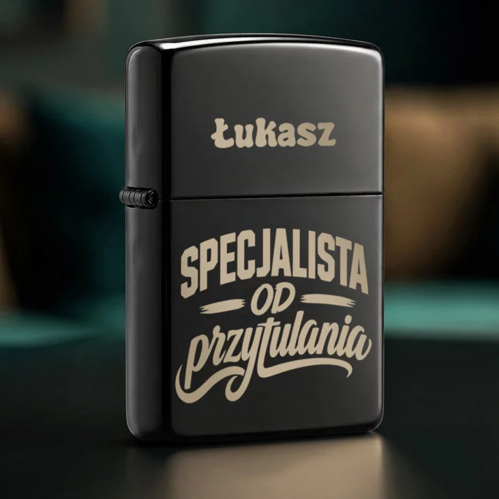 Zapalniczka z Grawerem Dla Chłopaka Prezent Na Dzień Chłopaka Dla Mężczyzny: Specjalista Od