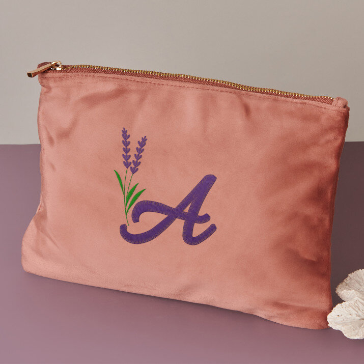 Inicjał lawenda - Kosmetyczka welurowa