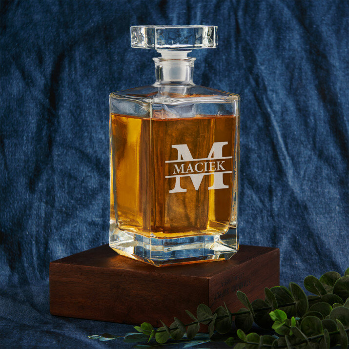 Inicjał z imieniem - Grawerowana karafka do whisky 0,7l