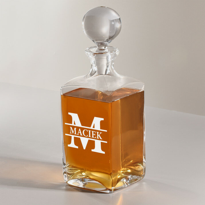 Inicjał z imieniem - grawerowana karafka do whisky