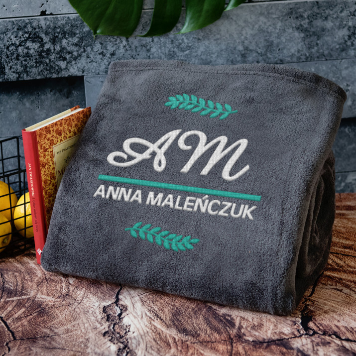 Inicjały imię nazwisko - koc z haftem