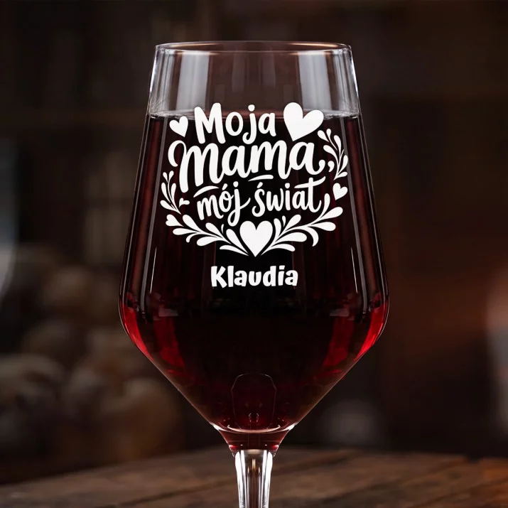 Mega Kieliszek Do Wina z Grawerem Dla Mamy Prezent Na Dzień Mamy Dla Kobiety: Moja Mama, Mój Świat Mega Kieliszek Do Wina z Grawerem Dla Mamy Prezent Na Dzień Mamy Dla Kobiety: Moja Mama, Mój Świat