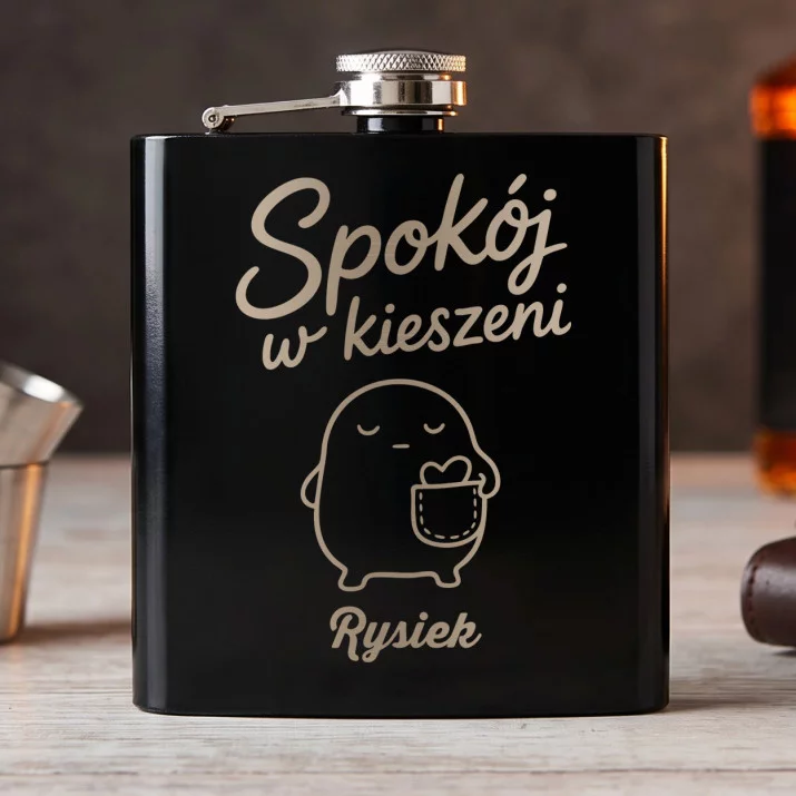 Piersiówka Z Grawerem Dla Syna Prezent Dla Mężczyzny: Spokój W Kieszeni Piersiówka Z Grawerem Dla Syna Prezent Dla Mężczyzny: Spokój W Kieszeni