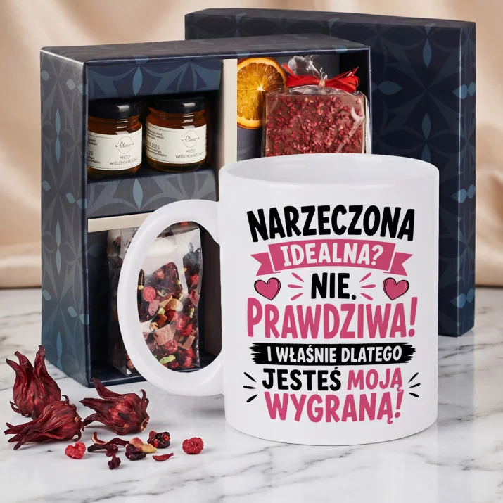 Zestaw Prezenowy Z Kubkiem Dla Narzeczonej Na Dzień Dziewczyny: Wyjątkowa Narzeczona Zestaw Prezenowy Z Kubkiem Dla Narzeczonej Na Dzień Dziewczyny: Wyjątkowa Narzeczona