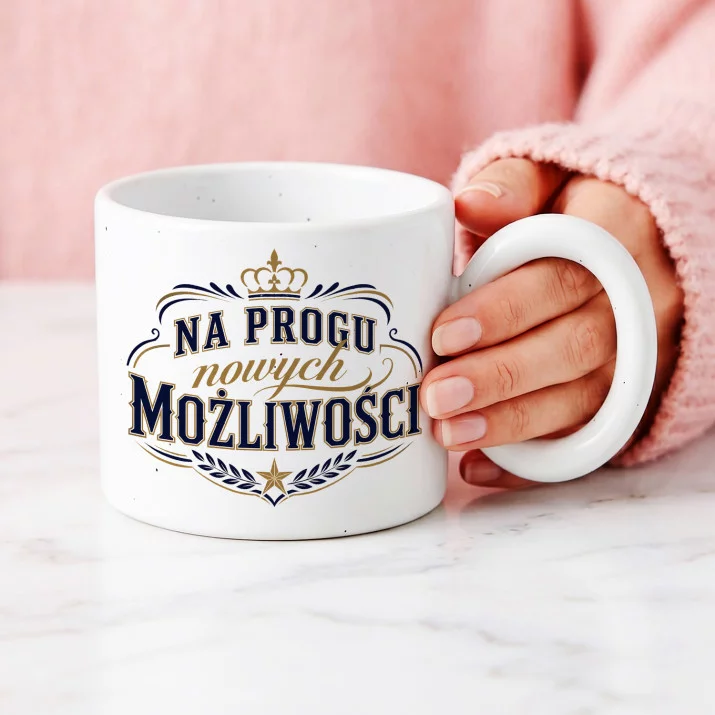 Kubek Z Okrągłym Uchem Na 18 Urodziny Prezent Dla Kobiety: Emblemat Młodej Elegancji Kubek Z Okrągłym Uchem Na 18 Urodziny Prezent Dla Kobiety: Emblemat Młodej Elegancji