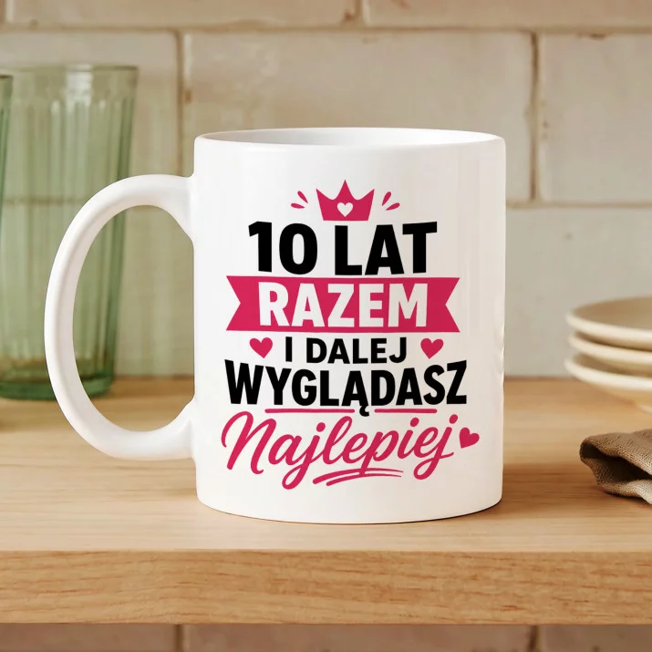 Kubek Z Nadrukiem Na 10 Rocznicę Ślubu Prezent Dla Kobiety: Wyglądasz Najlepiej Kubek Z Nadrukiem Na 10 Rocznicę Ślubu Prezent Dla Kobiety: Wyglądasz Najlepiej